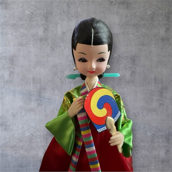 Vintage Korean Beauty Hanbok Doll - Picture 3 of 7